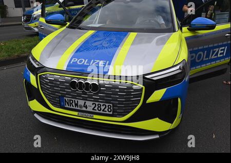 Der neue Polizeiwagen der Zukunft, Einsatzfahrzeug, Streifenwagen. ein vollelektrisch angetriebener Audi Q4 e-tron *** la nouvelle voiture de police du futur, véhicule d'urgence, voiture de patrouille une Audi Q4 e tron entièrement électrique Banque D'Images