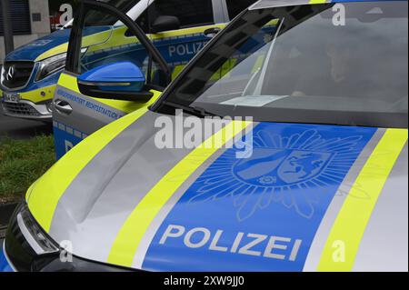 Der neue Polizeiwagen der Zukunft, Einsatzfahrzeug, Streifenwagen. ein vollelektrisch angetriebener Audi Q4 e-tron *** la nouvelle voiture de police du futur, véhicule d'urgence, voiture de patrouille une Audi Q4 e tron entièrement électrique Banque D'Images