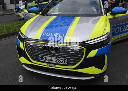 Der neue Polizeiwagen der Zukunft, Einsatzfahrzeug, Streifenwagen. ein vollelektrisch angetriebener Audi Q4 e-tron *** la nouvelle voiture de police du futur, véhicule d'urgence, voiture de patrouille une Audi Q4 e tron entièrement électrique Banque D'Images