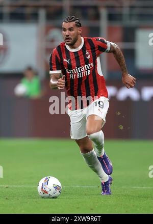 Milan, Italie. 17 août 2024. Theo Hernandez de l'AC Milan pendant le match de Serie A à Giuseppe Meazza, Milan. Le crédit photo devrait se lire : Jonathan Moscrop/Sportimage crédit : Sportimage Ltd/Alamy Live News Banque D'Images