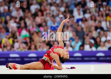 Paris, France. 9 août 2024. Sofia Raffaeli (ITA) gymnastique rythmique : ruban individuel de finale tout autour pendant les Jeux Olympiques de Paris 2024 au stade de la porte de la Chapelle à Paris, France . Crédit : Naoki Nishimura/AFLO SPORT/Alamy Live News Banque D'Images