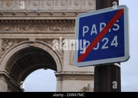 Paris 2024 panneau, Arc de Triomphe, Paris, France Banque D'Images