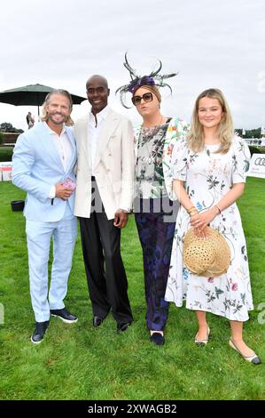 Paul Janke, Bruce Darnell, Julian F.M. Stoeckel und Nele Ludowig Roeffen beim Audi Ascot Renntag 2024 auf der Galopprennbahn Neue Bult. Hannover-Langenhagen, 18.08.2024 *** Paul Janke, Bruce Darnell, Julian F M Stoeckel et Nele Ludowig Roeffen à l'Audi Ascot Race Day 2024 à l'hippodrome de Neue Bult à Hanovre Langenhagen, 18 08 2024 Foto:Xn.xKubelkax/xFuturexImagex renntag 4825 Banque D'Images