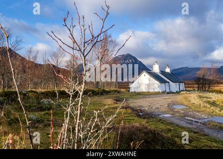 Maison typique, vallée de Glen Coe, Lochaber Geopark, Highlands, Écosse, Royaume-Uni Banque D'Images