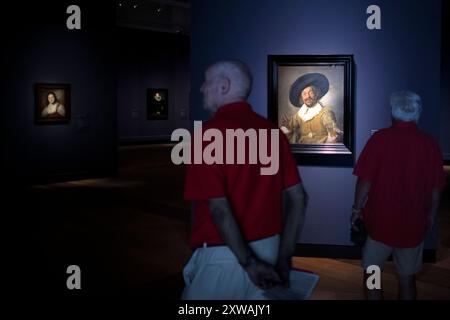 Frans Hals - Ausstellung Berlin DEU, Deutschland, Allemagne, Berlin, 11.07.2024 Bild Der froehliche Trinker von 1628-1630 in der Ausstellung Frans Hals Meister des Augenblicks in der Gemaeldegalerie am Kulturforum in Berlin Deutschland . Die Sonderausstellung laeuft vom 12.07.2024 bis 03.11.2024 . Der Portraetmaler Frans Hals zaehlt neben Rembrandt und Vermeer zu den herausragenden niederlaendischen Malern des 17. Jahrhunderts. Neben ausdrucksstarken Bildnissen der Haarlemer Elite malte er als erster Kuenstler Hollands auch soziale Außenseiter als Individuen im Portraetformat. fr : peindre le c Banque D'Images