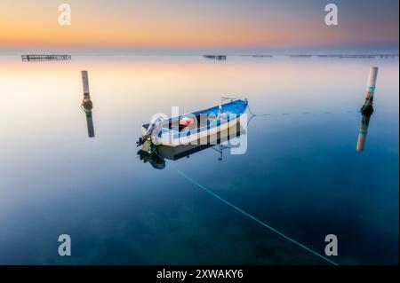 Coucher de soleil à Sacca di Scardovari. Porto Rolle, Rovigo, Vénétie, Italie, Europe. Banque D'Images