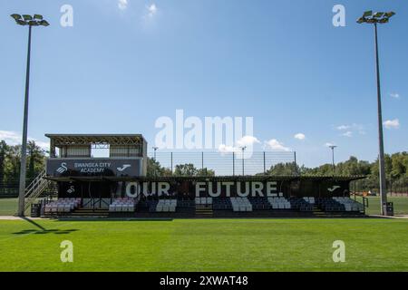 Landore, Swansea, pays de Galles. 16 août 2024. Un stand de spectateurs avec les mots « notre avenir » au Swansea City Academy JOMA High performance Centre à Landore, Swansea, pays de Galles, Royaume-Uni, le 16 août 2024. Crédit : Duncan Thomas/Majestic Media. Banque D'Images