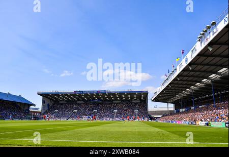 Une vue de Fratton Park pendant le match de championnat entre Portsmouth et Luton Town à Fratton Park , Portsmouth , Royaume-Uni - 17 août 2024 photo Simon Dack / images téléphoto. Usage éditorial exclusif. Pas de merchandising. Pour Football images, les restrictions FA et premier League s'appliquent inc. aucune utilisation d'Internet/mobile sans licence FAPL - pour plus de détails, contactez Football Dataco Banque D'Images