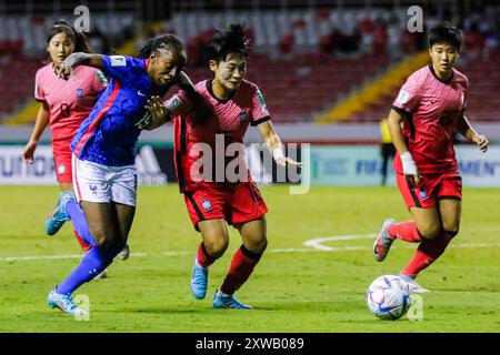 Manssita Traore, de France, et Dain Han, de la République de Corée, lors de la Coupe du monde féminine U-20 de la FIFA, Costa Rica match France - République de Corée le 17 août, Banque D'Images