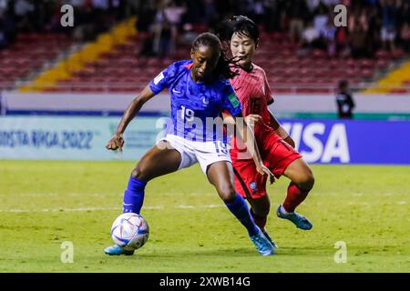 Dain Han de la République de Corée contre la France Manssita Traore lors de la Coupe du monde féminine U-20 de la FIFA, Costa Rica match France contre République de Corée en août Banque D'Images