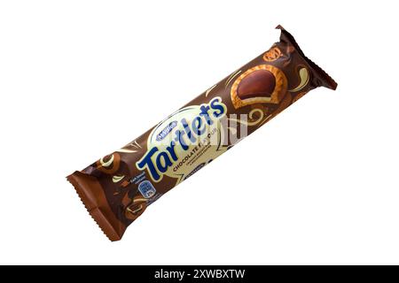 Paquet de tartelettes McVities saveur chocolat isolé sur fond blanc - biscuit croquant avec un délicieux centre Banque D'Images