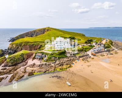 Burgh Island, Royaume-Uni. 18 août 2024. Vue aérienne sur Burgh Island dans le Devon par Bigbury-on-Sea. Banque D'Images