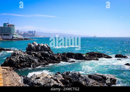 Magnifique littoral de l'océan Pacifique près de Vina Del Mar, Chili Banque D'Images