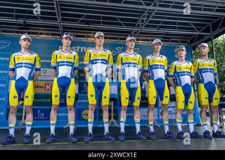 Ringkøbing, Danemark. 15 août 2024. Les coureurs de l'équipe Team Flanders - Baloise vus sur le podium avant l'étape 2 du PostNord Danmark Rundt 2024. Banque D'Images