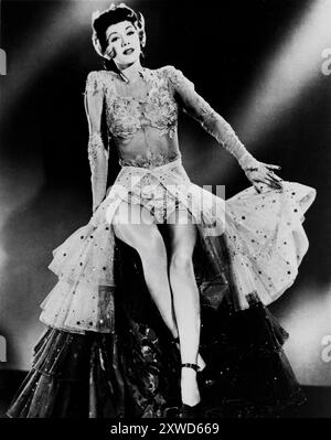 MARIA MONTEZ portrait en longueur pour BOWERY AU réalisateur de BROADWAY 1944 CHARLES LAMONT costume design Vera West Universal Pictures Banque D'Images