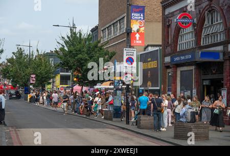 Camden High Street à Londres par un matin d'été chargé, août 2024 Banque D'Images