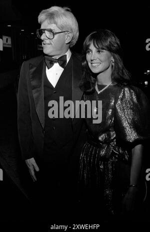 **FICHIER PHOTO** Phil Donahue est décédé. Phil Donahue et Marlo Thomas 16 octobre 1981 crédit : Ralph Dominguez/MediaPunch Banque D'Images