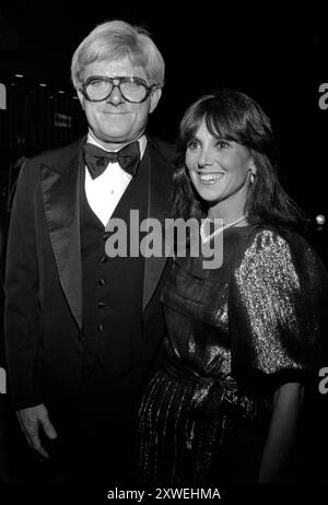 **FICHIER PHOTO** Phil Donahue est décédé. Phil Donahue et Marlo Thomas 16 octobre 1981 crédit : Ralph Dominguez/MediaPunch Banque D'Images