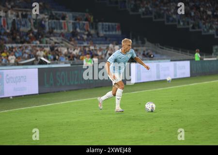 Rome, Italie. 18 août 2024. ROME ITALIE AOÛT 18 - 2024 Italie Serie A match 1 Lazio - Venezia au Stadio Olimpico du match de football entre Lazio et Venezia, pour la première journée de la Serie A Enilive italienne 2024-2025 (Paolo Pizzi Copyright mondial) dans cette image : Gustav Isaksen (photo de Paolo Pizzi/Pacific Press) crédit: Pacific Press Media production Corp./Alamy Live News Banque D'Images