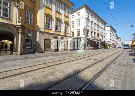 Linz, Autriche. 12 août 2024. Les gens marchent sur la rue Landstrasse dans le centre-ville Banque D'Images