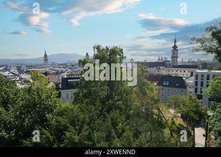 Linz, Autriche. 12 août 2024. vue panoramique sur la ville depuis la colline du château Banque D'Images