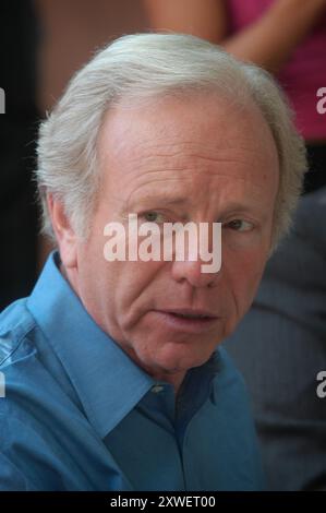 Le premier des six débats présidentiels tenus parmi les canditades démocrates pour le président 2004. Le débat a eu lieu à l'audtiorim Popejoy à l'Université du Nouveau-Mexique à Albuquerque. Sénateur Joe Lieberman. Banque D'Images