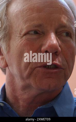 Le premier des six débats présidentiels tenus parmi les canditades démocrates pour le président 2004. Le débat a eu lieu à l'audtiorim Popejoy à l'Université du Nouveau-Mexique à Albuquerque. Sénateur Joe Lieberman. Banque D'Images