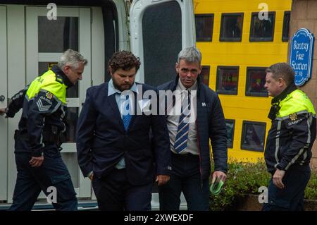 Lundi 19 août 2024, Bantry West Cork Ireland ; deux hommes ont comparu devant la Cour à Bantry aujourd'hui, en relation avec un grave assaut à Dunmanway au cours du week-end. 2 hommes, frères dans leurs 30 ans, ont été poignardés pour un prétendu différend entre des membres de la même famille. Les 2 hommes, Jerry Brennan, 70 ans et son fils William, 30 ans où chacun était accusé de 2 chefs d'accusation de voies de fait causant des dommages et 1 infraction d'arme à feu qui s'est produite à la périphérie de Dunmanway vers 19 heures le samedi soir. Les deux hommes ont été placés en détention provisoire à la prison de Cork. Credit ; ED/Alamy Live News Banque D'Images