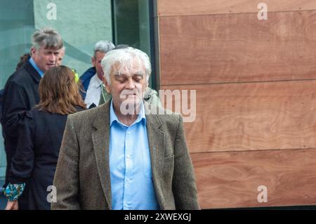 Lundi 19 août 2024, Bantry West Cork Ireland ; deux hommes ont comparu devant la Cour à Bantry aujourd'hui, en relation avec un grave assaut à Dunmanway au cours du week-end. 2 hommes, frères dans leurs 30 ans, ont été poignardés pour un prétendu différend entre des membres de la même famille. Les 2 hommes, Jerry Brennan, 70 ans et son fils William, 30 ans où chacun était accusé de 2 chefs d'accusation de voies de fait causant des dommages et 1 infraction d'arme à feu qui s'est produite à la périphérie de Dunmanway vers 19 heures le samedi soir. Les deux hommes ont été placés en détention provisoire à la prison de Cork. Jerry quittant le tribunal de Bantry après le crédit d'audience ; ED/Alamy Live News Banque D'Images