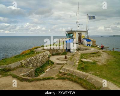 Golva Borthia, gare de St Ives. Le poste de guet de la St Ives National Coastwatch institution a été ouvert en 1999 et est l'un des cinquante qui sont locat Banque D'Images