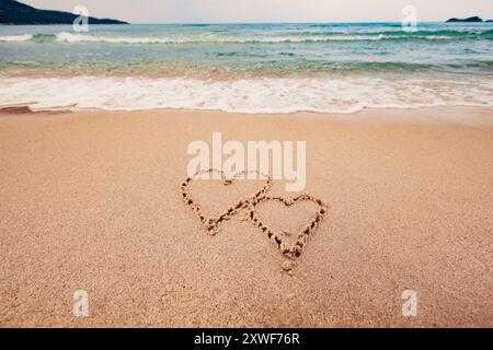 L'inscription je t'aime sur le bord de mer avec des palmiers Banque D'Images