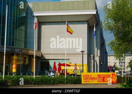 Pollos Munoz food truck de la célèbre étoile Michelin chef espagnol Dabiz Munoz au grand magasin El Corte Ingles août 2024 Santander Cantabrie Espagne Banque D'Images