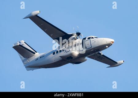 Budapest, Hongrie - 17 novembre 2015 : avion cargo Silver Air à l'aéroport. Fret aérien et expédition. Aviation et aéronefs. Industrie des transports. Global Banque D'Images