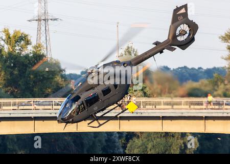 Szolnok, Hongrie - 17 août 2022 : Airbus Helicopters H145M de l'armée de l'air hongroise. Exploitation en vol. Industrie aéronautique et Banque D'Images