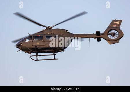 Szolnok, Hongrie - 17 août 2022 : Airbus Helicopters H145M de l'armée de l'air hongroise. Exploitation en vol. Industrie aéronautique et Banque D'Images