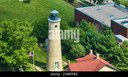 Vue aérienne du phare de Kenosha Southport dans un paysage vert Banque D'Images