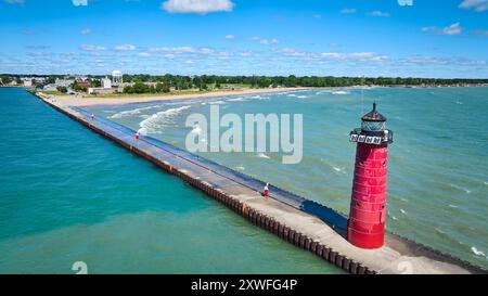 Vue aérienne de Kenosha Lighthouse Pier dans le lac Michigan Banque D'Images
