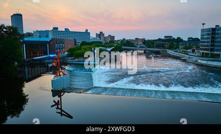 Vue aérienne de South Bend River Lights Plaza au coucher du soleil Banque D'Images