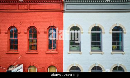 Vue aérienne de la brique rouge historique et des façades blanches modernes à Kalamazoo Banque D'Images