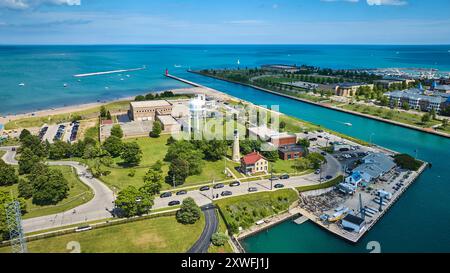 Vue aérienne du château d'eau et phare de Kenosha près du lac Michigan Banque D'Images