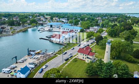 Vue aérienne du port de Kenosha avec phare et marina Banque D'Images