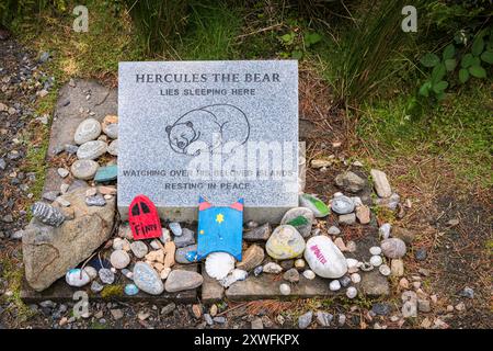 Une image HDR estivale de la dernière demeure d'Hercule l'ours dans le bois de Langass, North Uist, Hébrides extérieures, Écosse. 05 août 2024 Banque D'Images