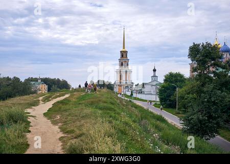 Ryazan, Russie - 17 août 2024 : vue sur l'ancien clocher du Kremlin de Ryazan Banque D'Images