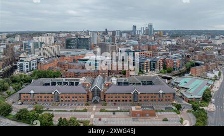 Centre-ville de Leeds, West Yorkshire, Angleterre. Skyline moderne, architecture historique et quartier commerçant animé au cœur du Yorkshire. Banque D'Images