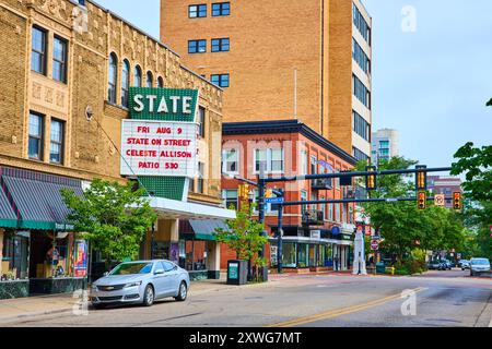 State Theatre Marquee et Street Scene perspective au niveau des yeux Banque D'Images