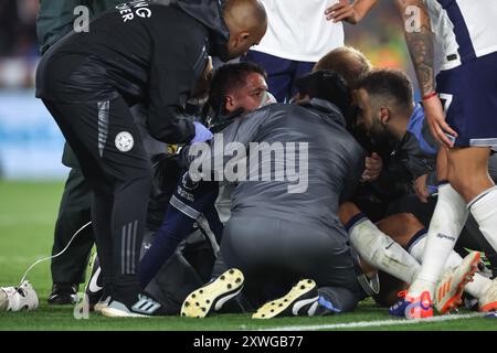 Leicester, Royaume-Uni. 19 août 2024. ***NOTE DES RÉDACTEURS EN CHEF CONENT GRAPHIQUE*** Rodrigo Bentancur de Tottenham Hotspur tombe blessé lors du match de premier League Leicester City vs Tottenham Hotspur au King Power Stadium, Leicester, Royaume-Uni, 19 août 2024 (photo par Mark Cosgrove/News images) à Leicester, Royaume-Uni le 19/08/2024. (Photo de Mark Cosgrove/News images/SIPA USA) crédit : SIPA USA/Alamy Live News Banque D'Images