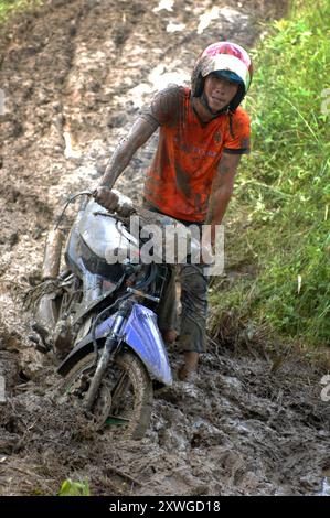 Moto Cross Racing un événement communautaire local, Bongkud, Ranau, Sabah, Malaisie. Banque D'Images