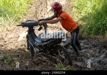 Moto Cross Racing un événement communautaire local, Bongkud, Ranau, Sabah, Malaisie. Banque D'Images