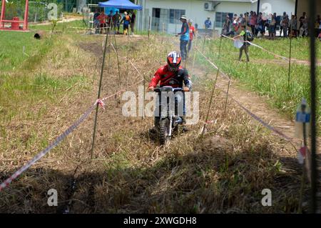 Moto Cross Racing un événement communautaire local, Bongkud, Ranau, Sabah, Malaisie. Banque D'Images