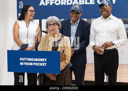 New York, États-Unis. 19 août 2024. Elizabeth Kleinhans prend la parole lors de l'ouverture de la nouvelle Urban Upbound Federal Credit Union à Astoria, New York, le 19 août 2024. (Photo de Lev Radin/Sipa USA) crédit : Sipa USA/Alamy Live News Banque D'Images